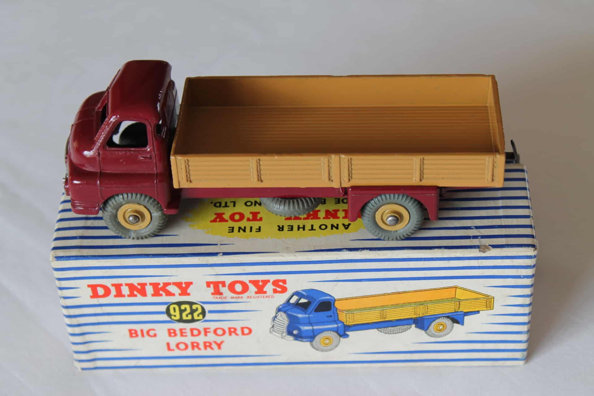Dinky Toys 522 922 Big Bedford Lorry Diecast dinky-toys-522-922-big-bedford-lorry-diecast