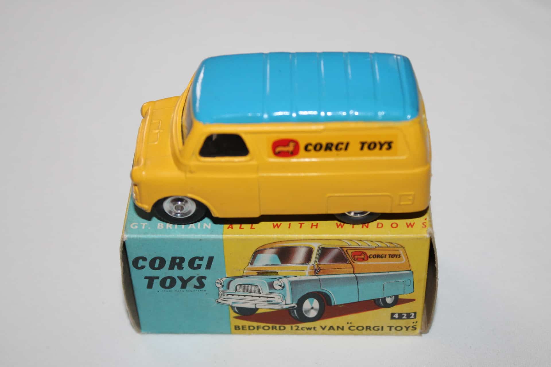 Corgi Toys 422 Bedford 12cwt 'corgi Van' 2nd Issue - Diecast