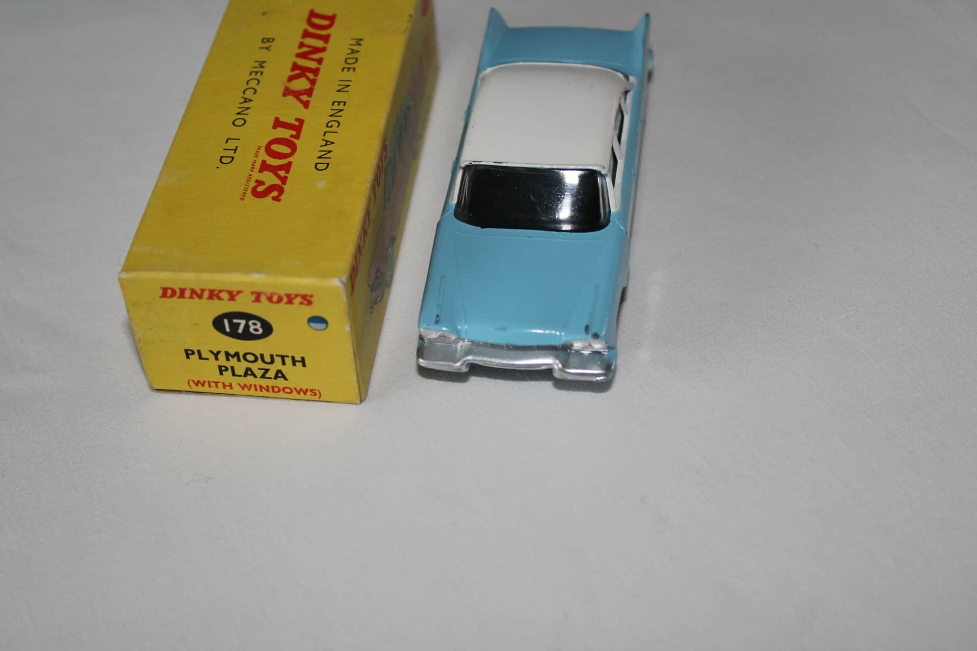 Dinky Toys N°178 Plymouth Plaza 1958 - Voiture Miniature Ancienne En état D'occasion