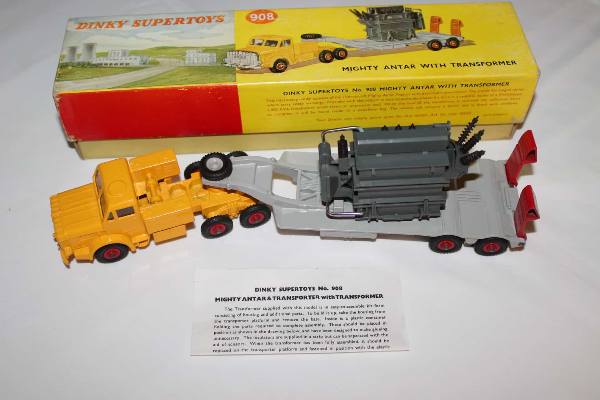 ミニカー DINKY No.908MIGHTY ANTAR WITH TRANSFORME Dinky Toys 908 Mighty Antar with Transformer - Diecast