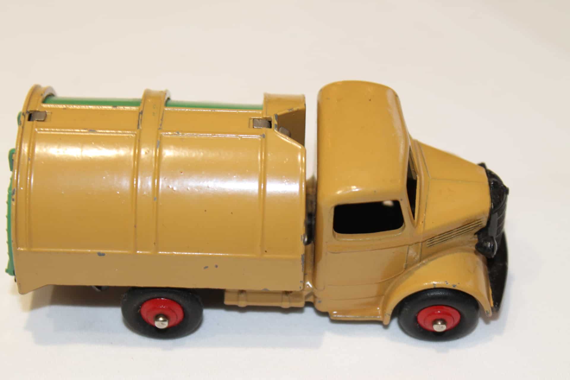 dinky toys 252 - Bedford Refuse Wagon - en boîte - vert / noir