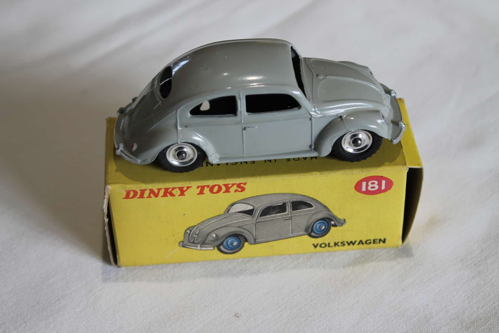 Dinky Toys 181 Volkswagen Beetle Diecast