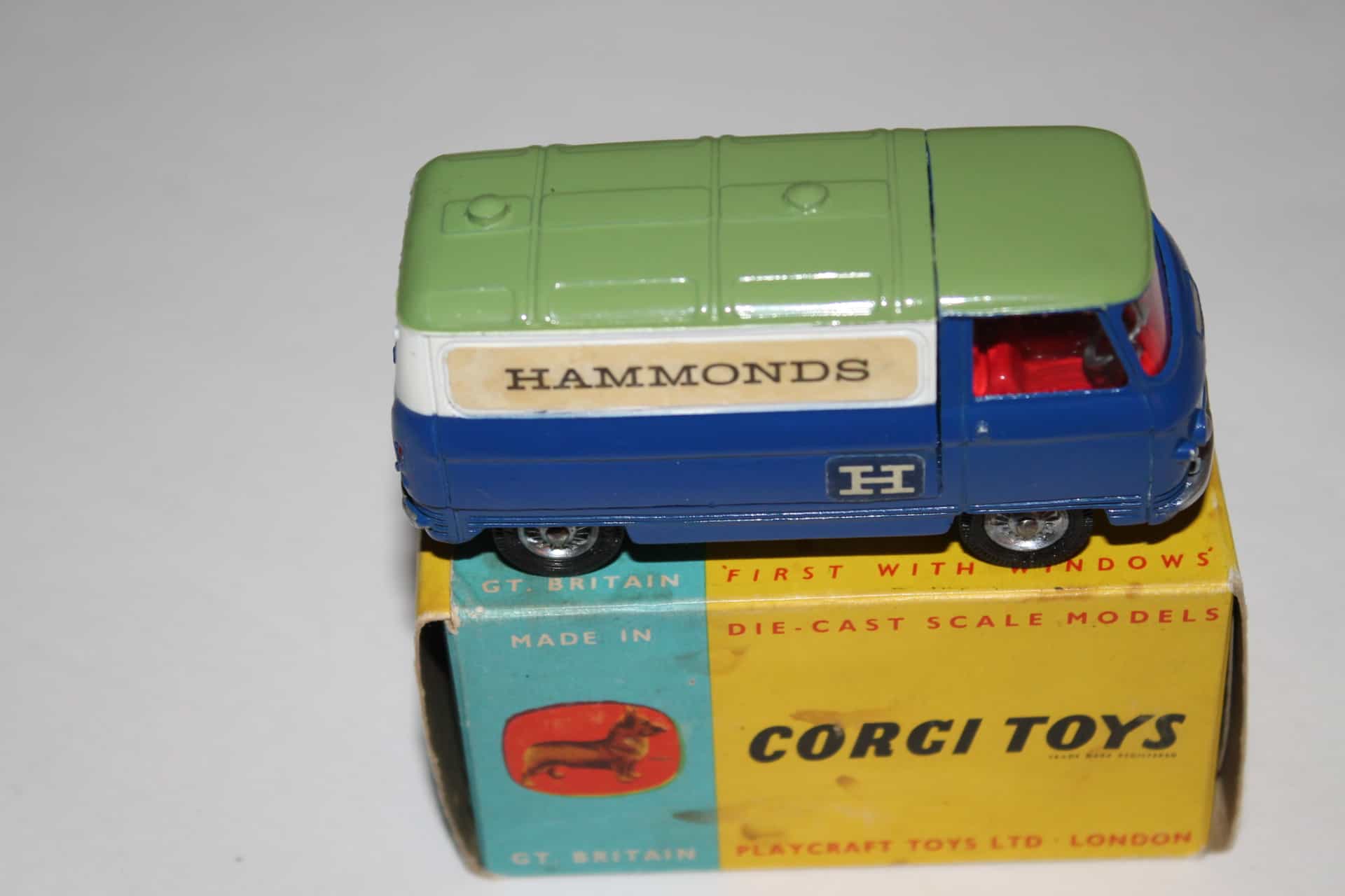 Corgi Toys 462 Commer Van 'Hammonds' - Diecast