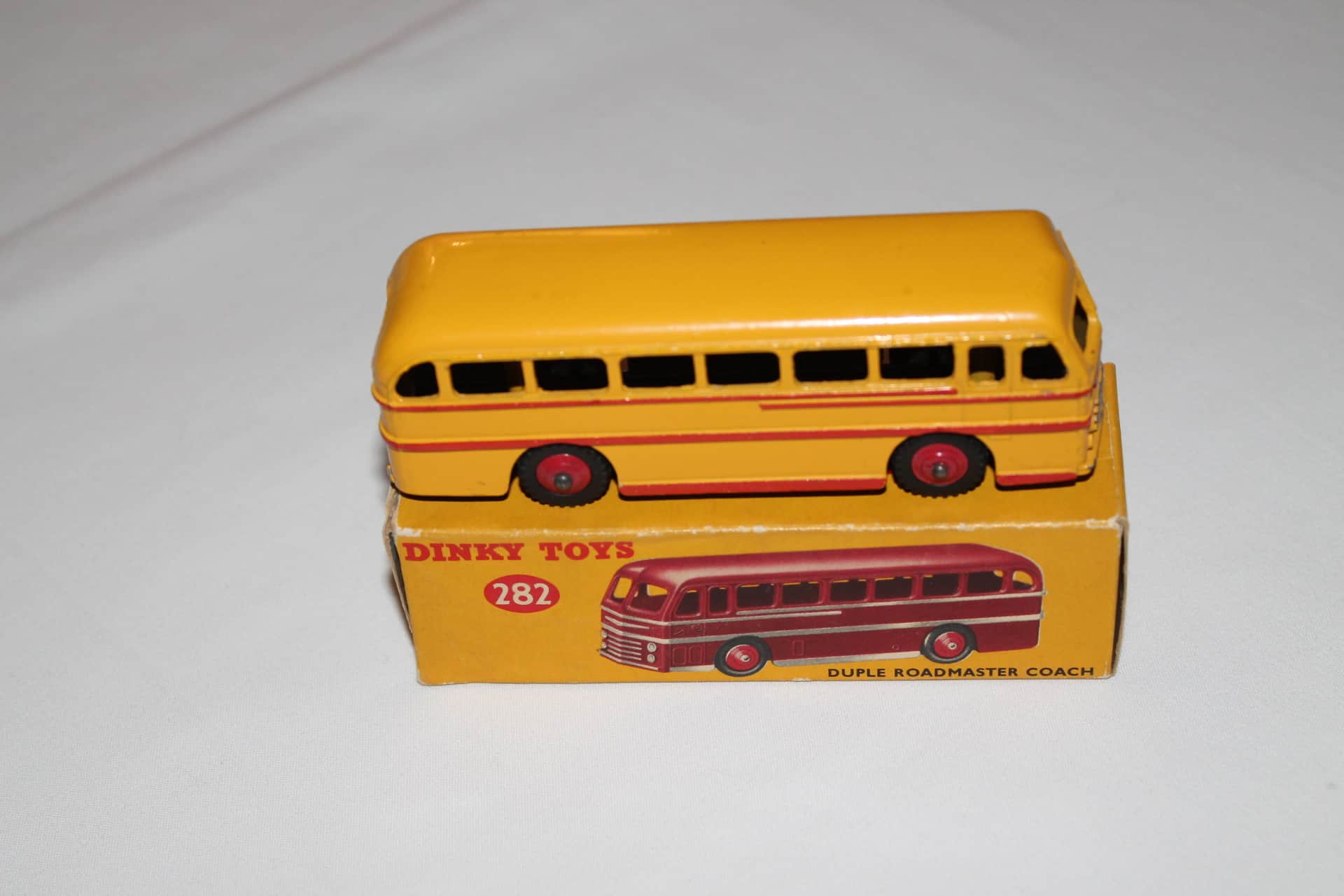 Dinky Toys 282 Duple Roadmaster Coach Diecast