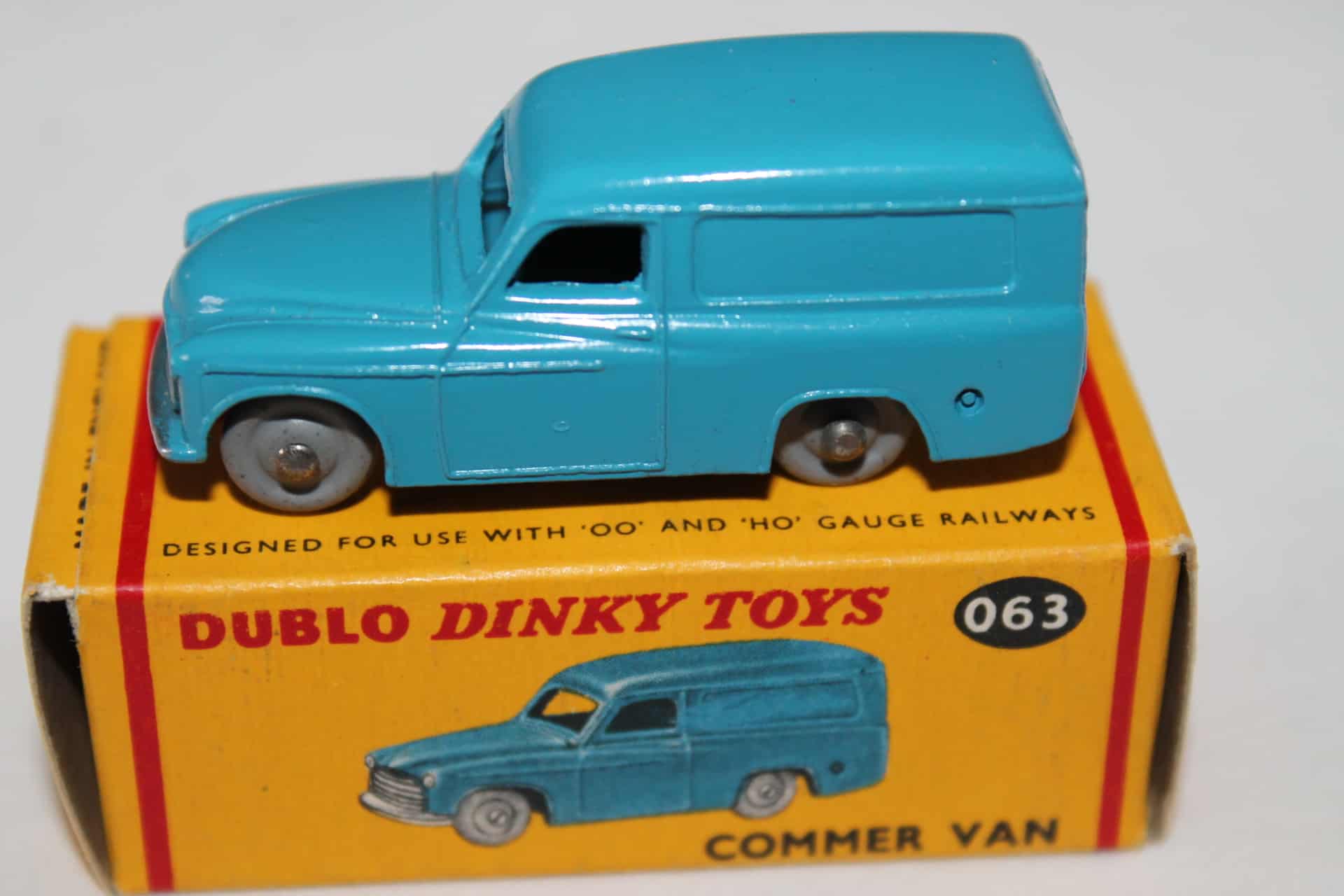 Dublo Dinky Toy 063 Commer Van Diecast