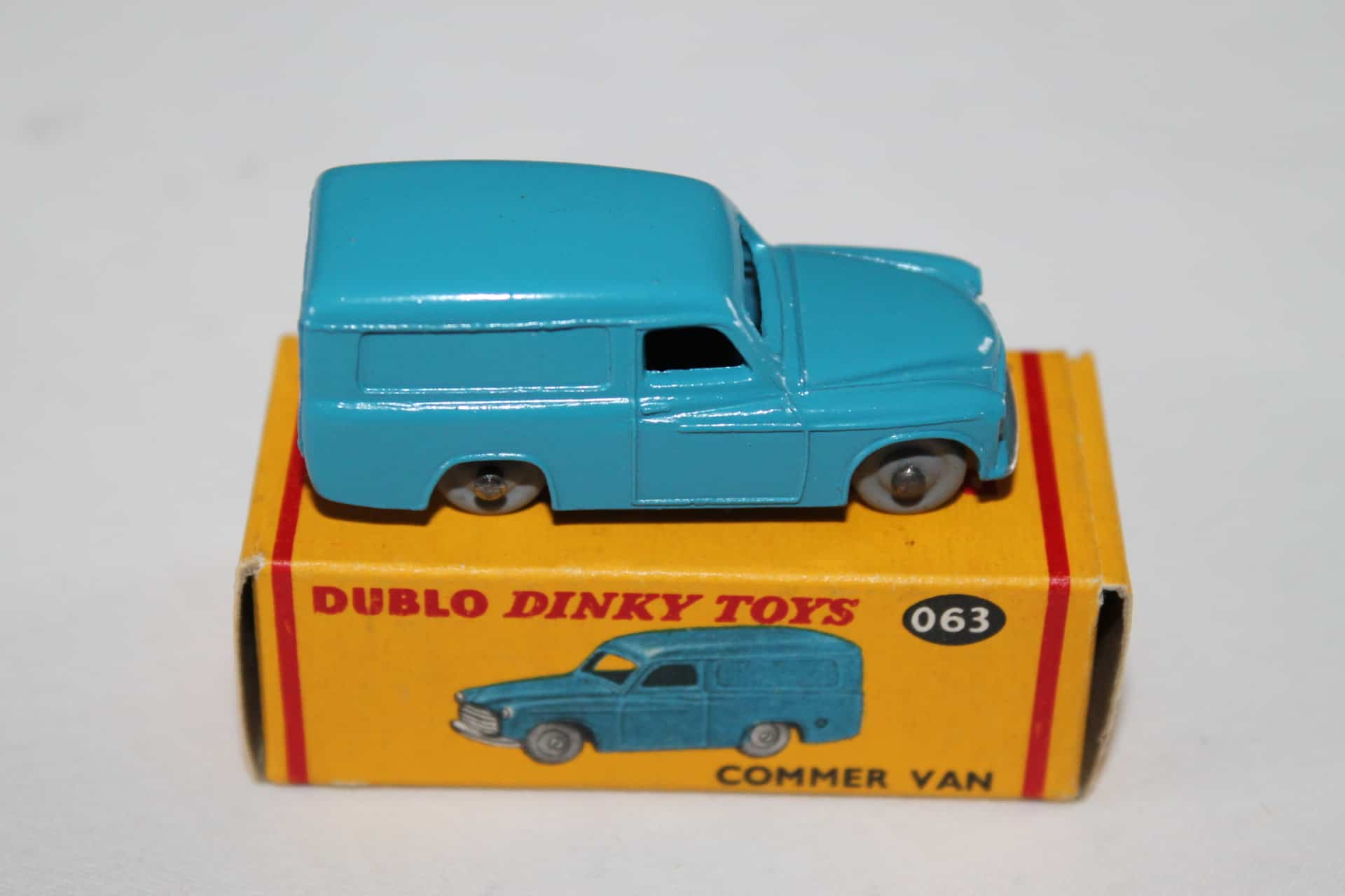 Dublo Dinky Toy 063 Commer Van Diecast