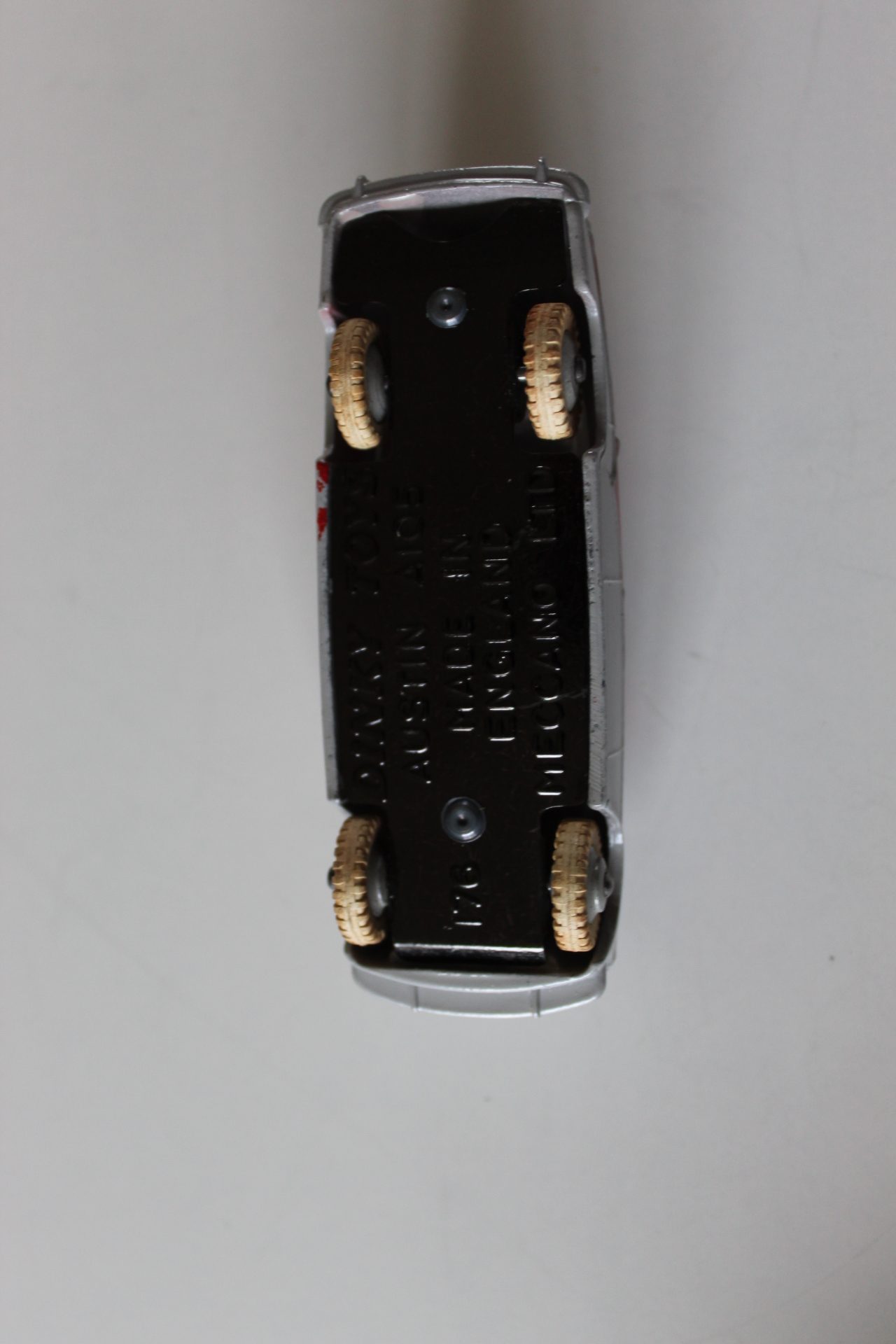 austin a 105 dinky toys 176 base