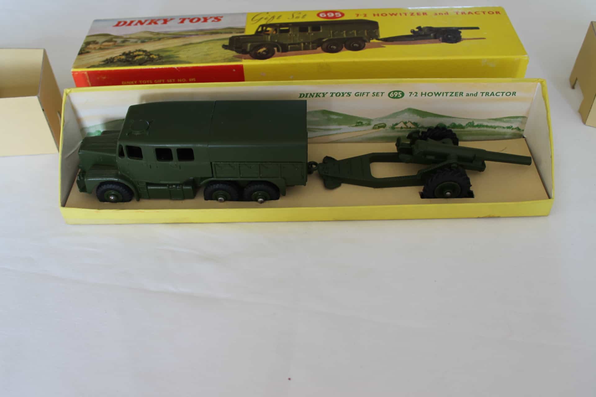 Dinky Toys 695 Gift Set 7.2 Howitzer & Tractor - Diecast