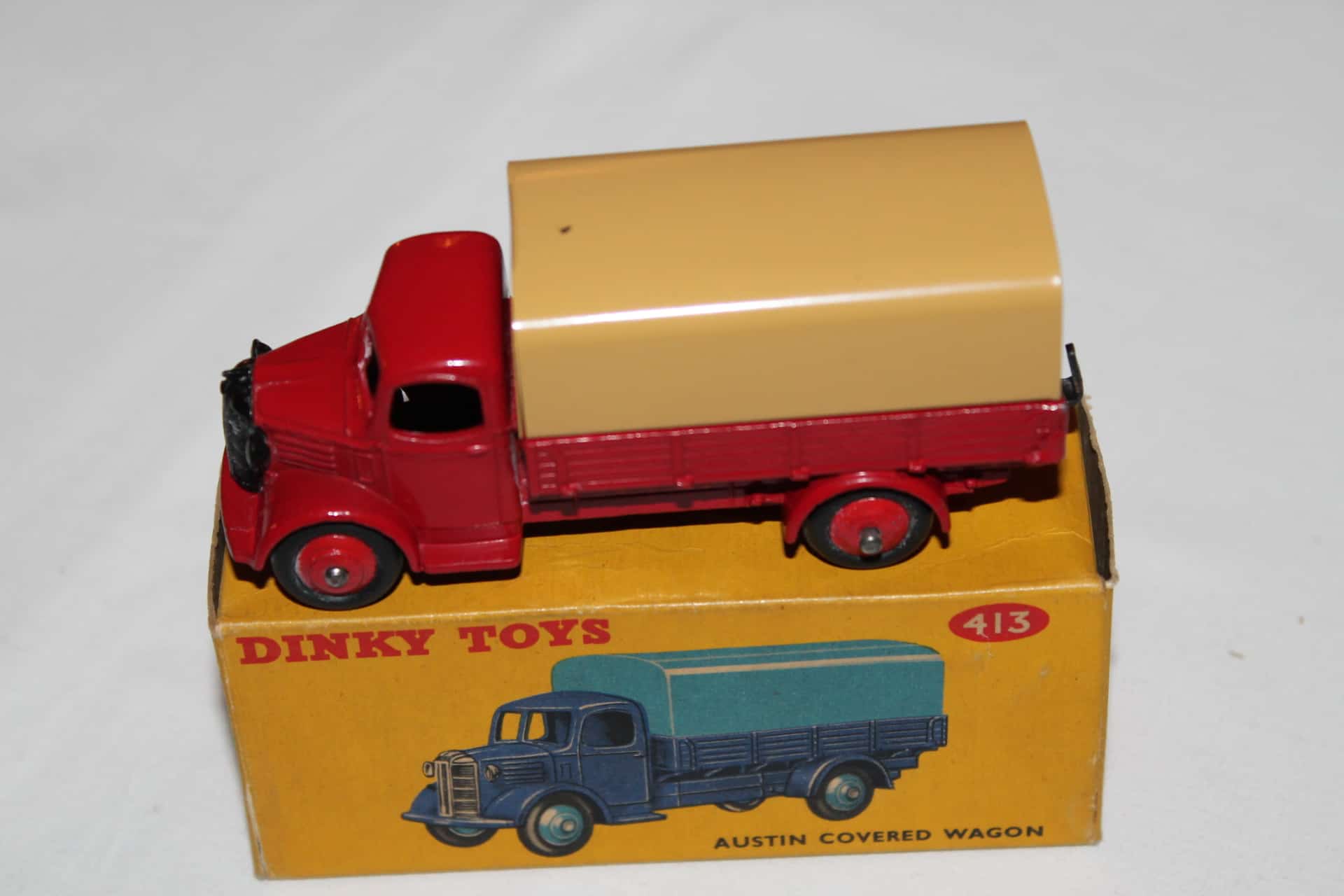 Dinky Toys 413 Austin Wagon - Diecast