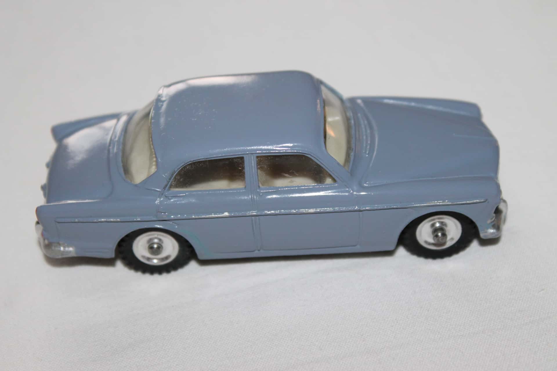 Dinky Toys 184 Lilac Volvo 122S South African model - Diecast