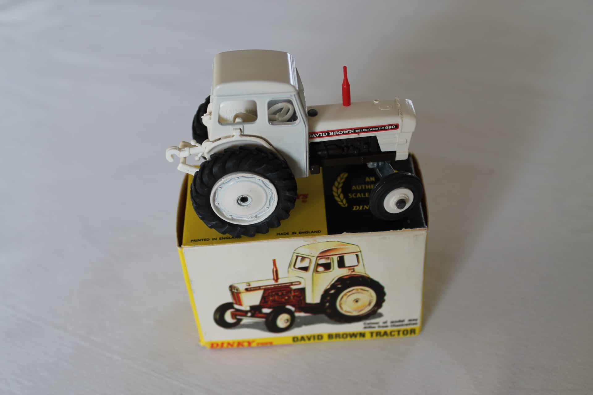 Dinky Toys 305 David Brown Tractor Diecast dinky-toys-305-david-brown-tractor-diecast