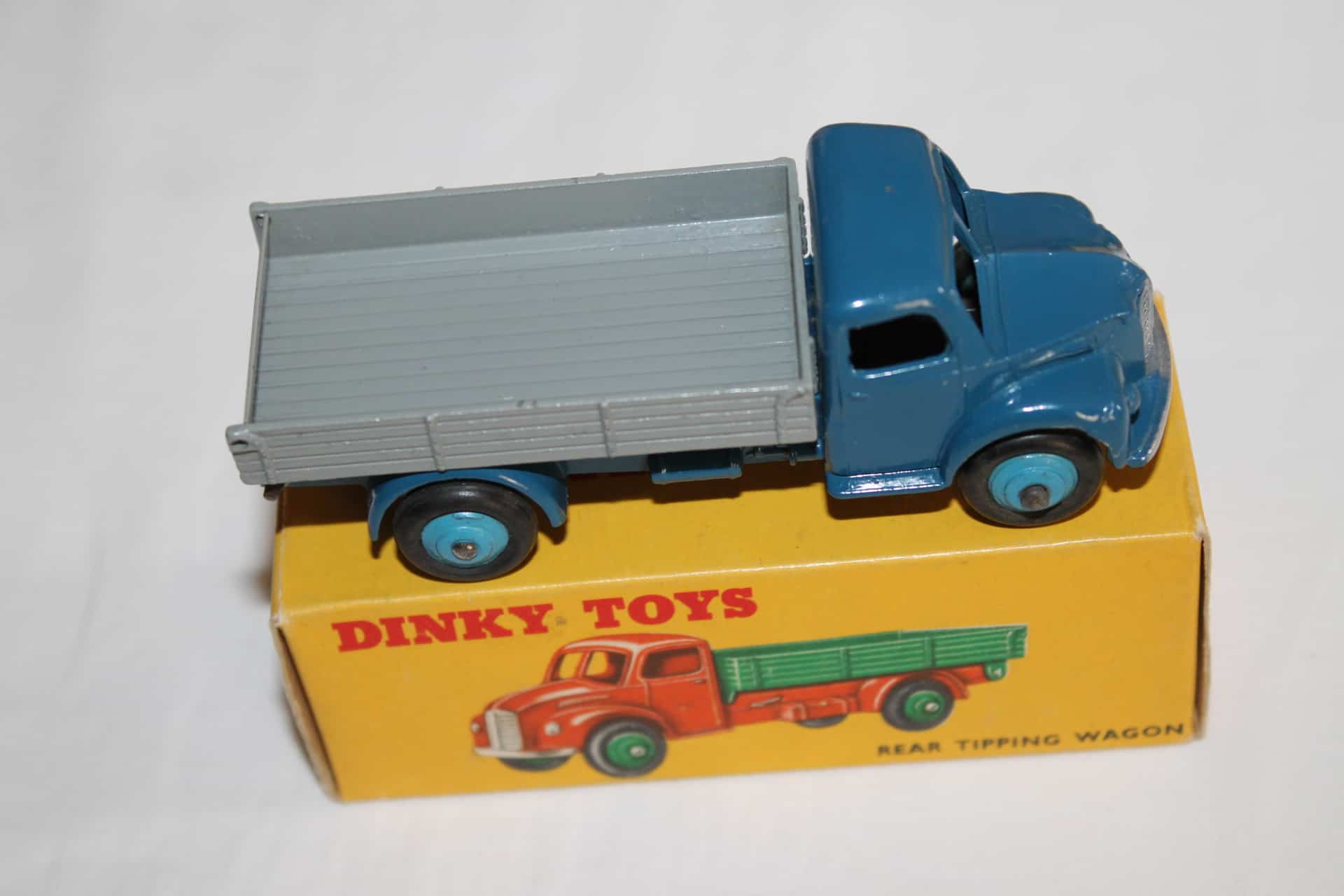 Dinky Toys 414 Dodge Rear Tipping Wagon - Diecast