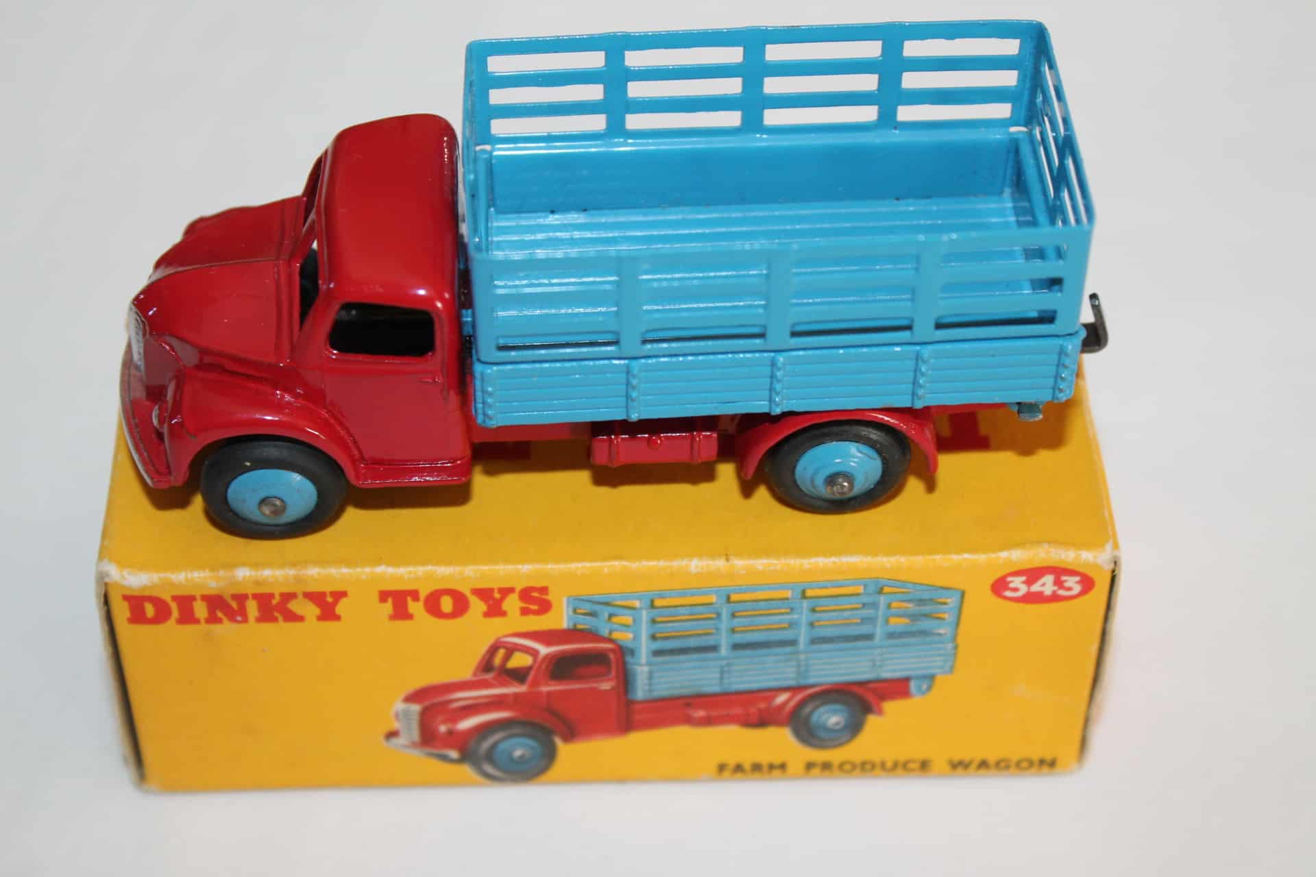 Camion Dinky Toys GB N°30N – Dodge Farm Produce Wagon, échelle 1/50, Zamak (occasion)