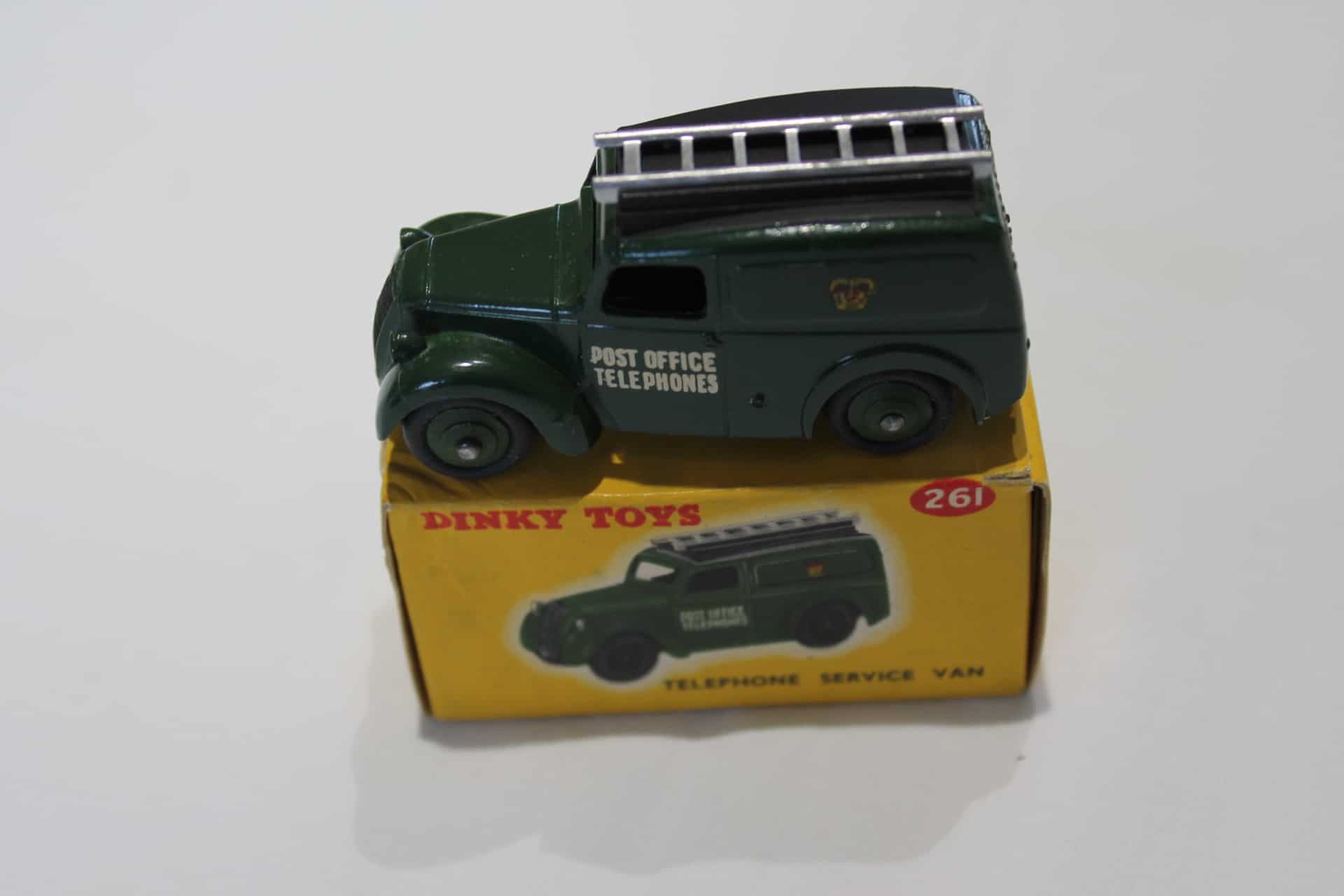 A Dinky Toys No. 452 Trojan 15cwt van 'Chivers Jellies' and a No. 261
