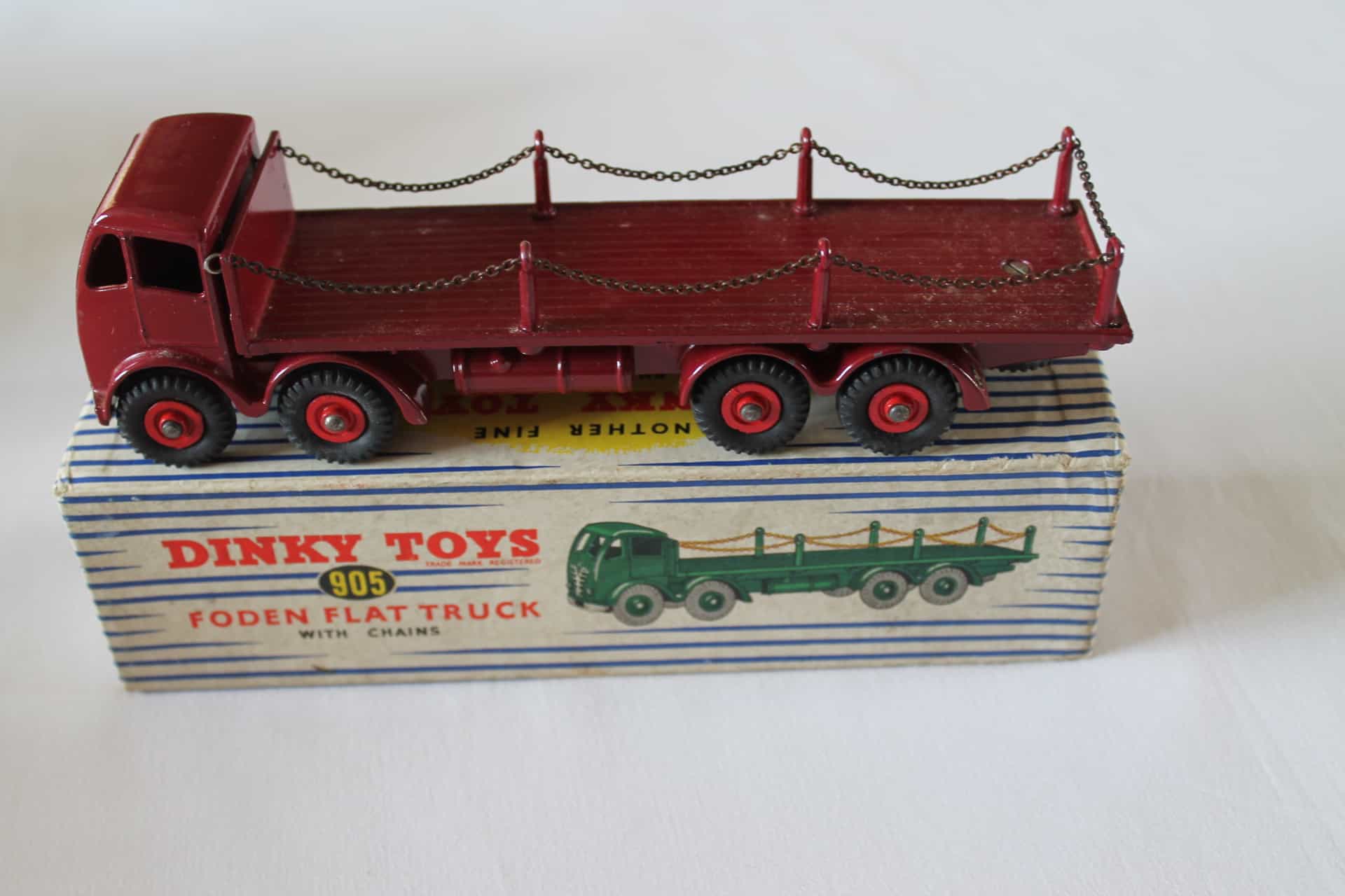 Camion FODEN 8 roues avec plateau + chaines - ref 905 de dinky