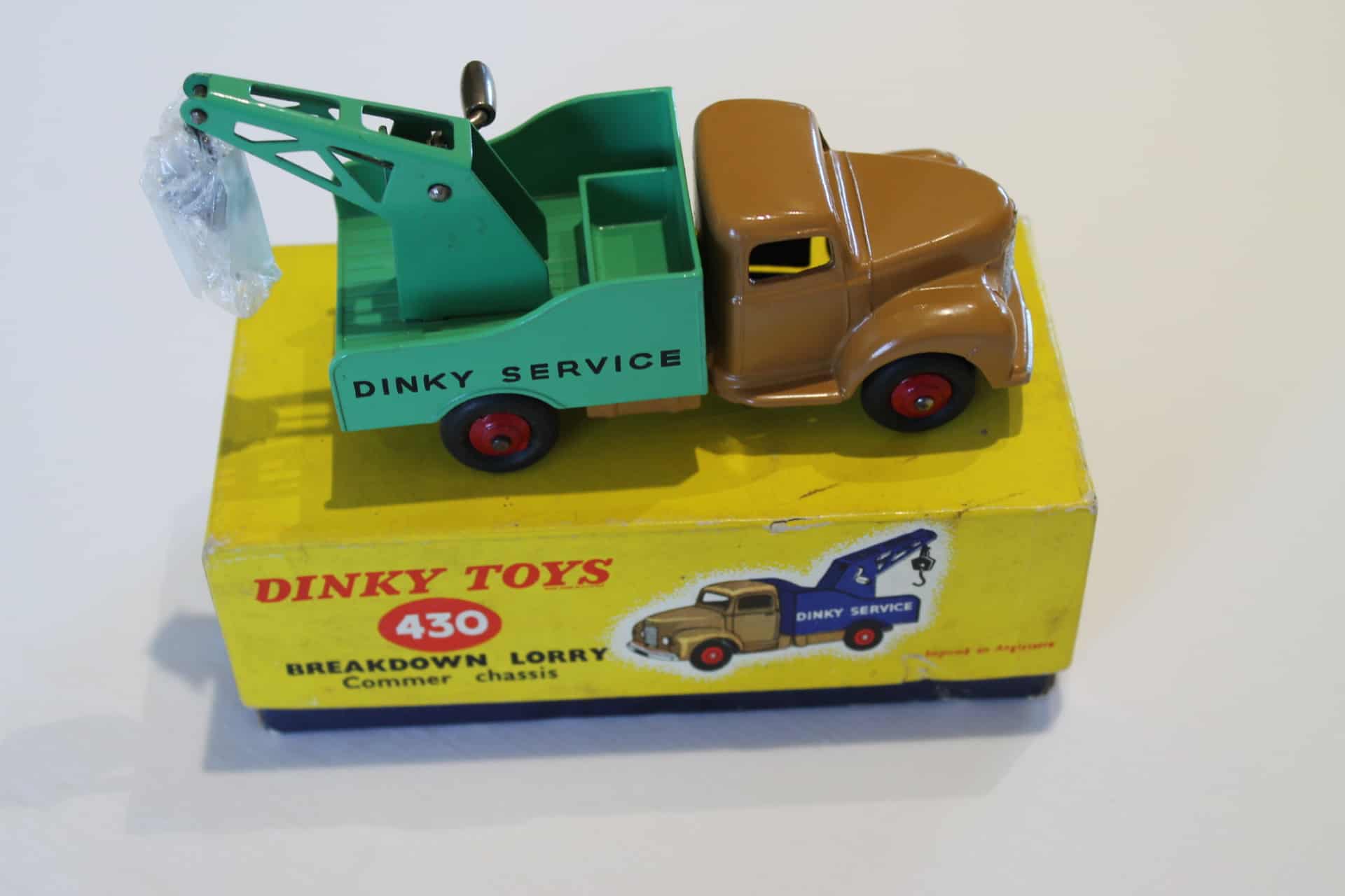 Dinky Toys 430 Commer Breakdown Lorry - Diecast