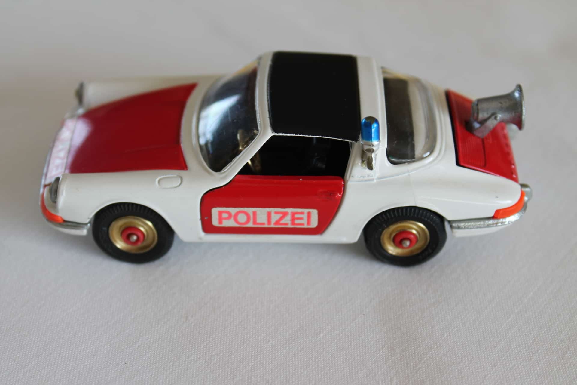 CORGI TOYS PORSCHE Targa 911 S Whizzwheels 1:43 Police Made in Great