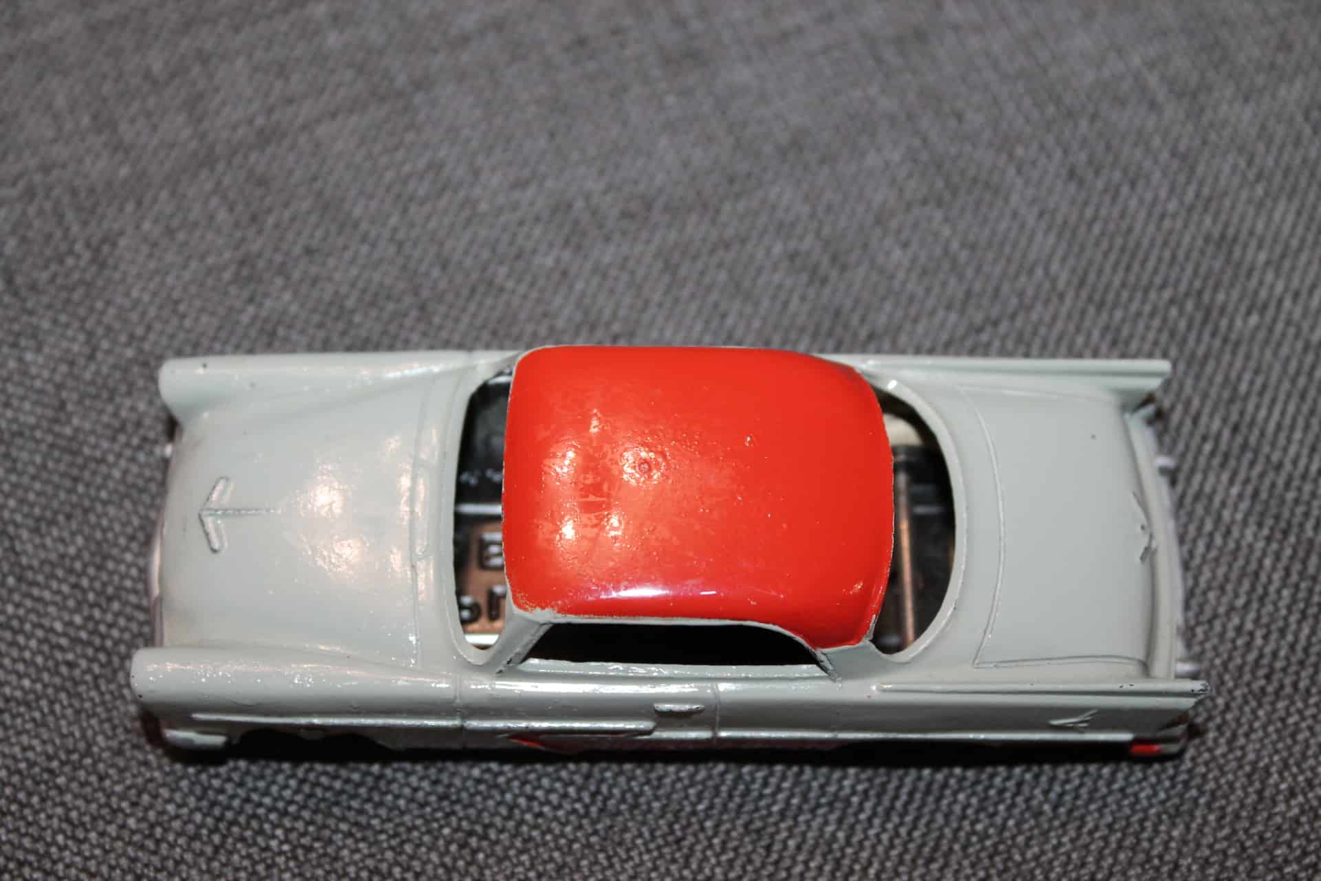 Jouet Ancien Dinky Toys Plymouth Belvedere - Échelle 1:43 - Fabriqué En France - Occasion