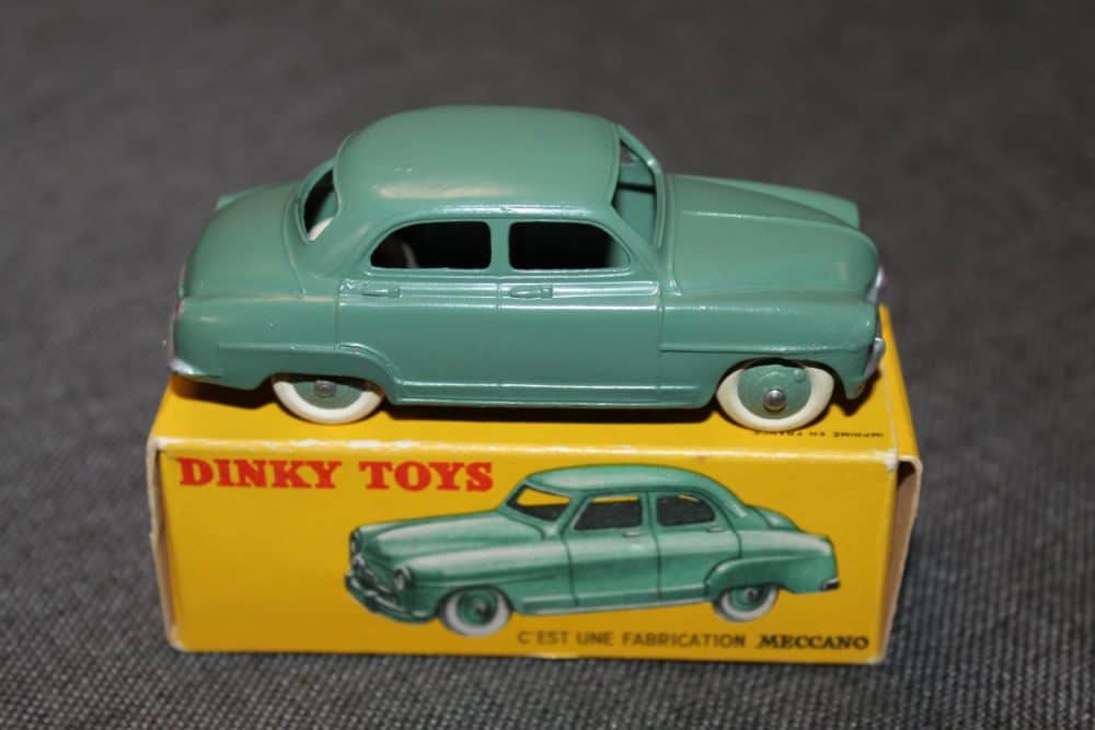 simca-9-aronde-green-french-dinky-toys-24u-side