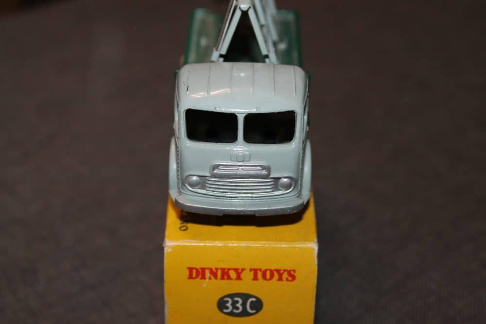 simca-mirror-truck-grey-and-green-french-dinky-toys-33c-front