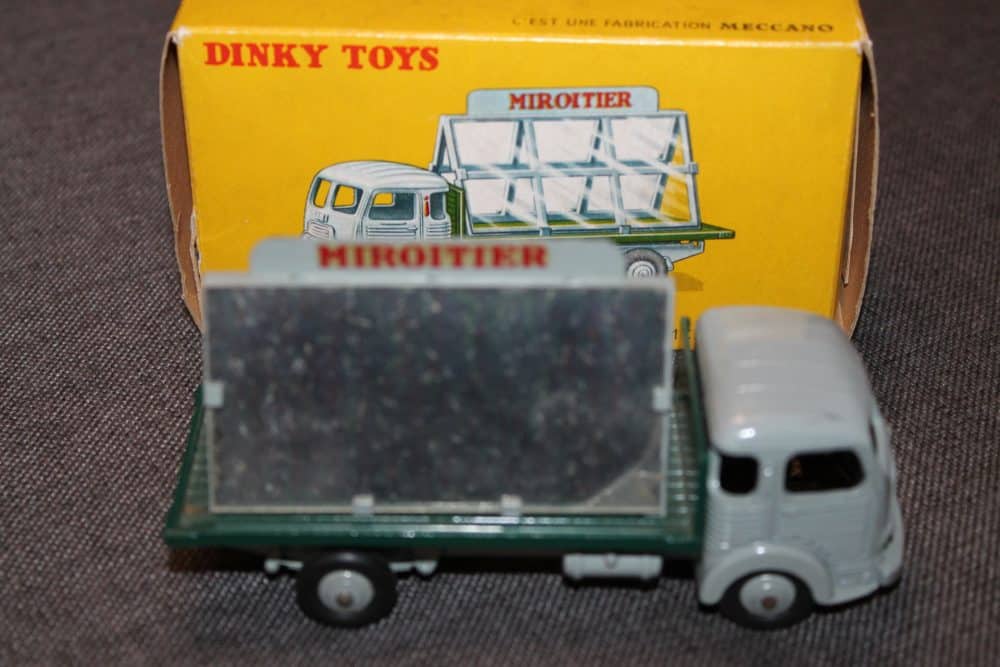 simca-mirror-truck-grey-and-green-french-dinky-toys-33c-side