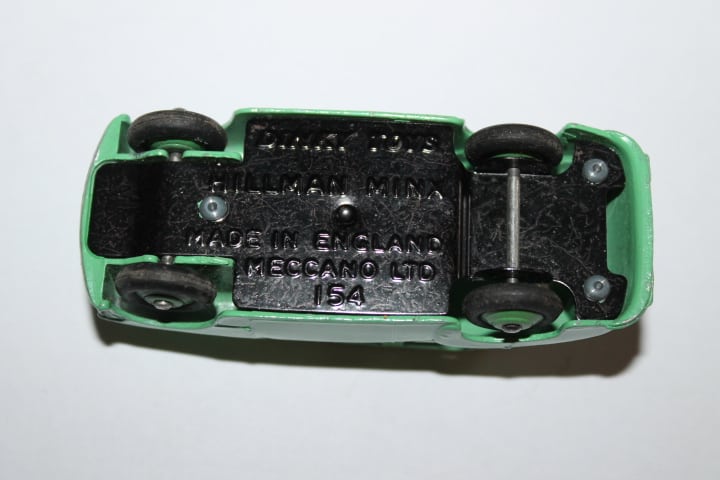 Dinky Toys 154 Hillman Minx -base
