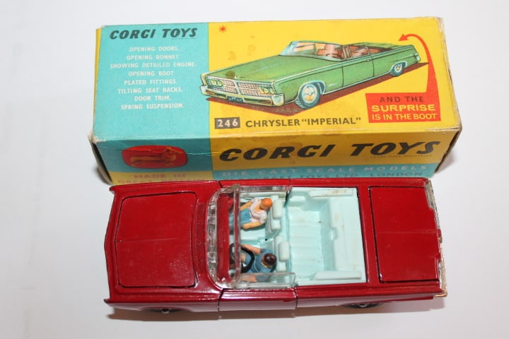 Corgi Toys 246 Chrysler Imperial-top