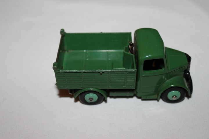 Dinky Toys 25m Bedford Tipper Truck-side