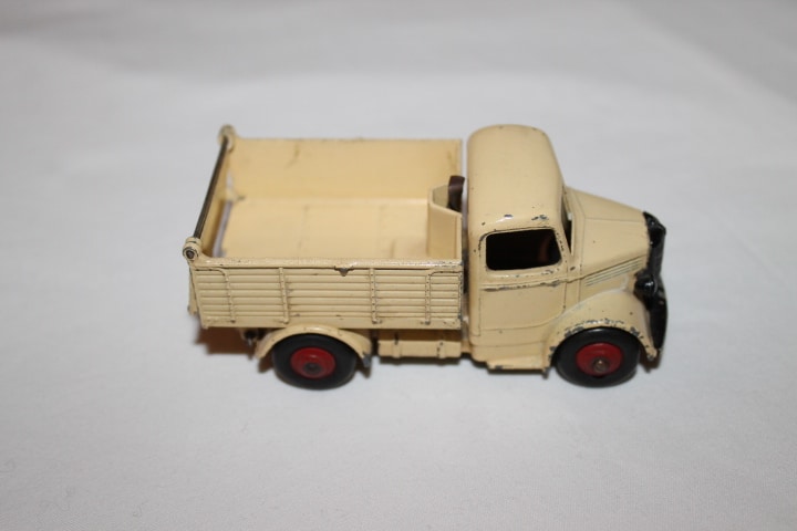 Dinky Toys 25m Bedford Tipper Truck-side