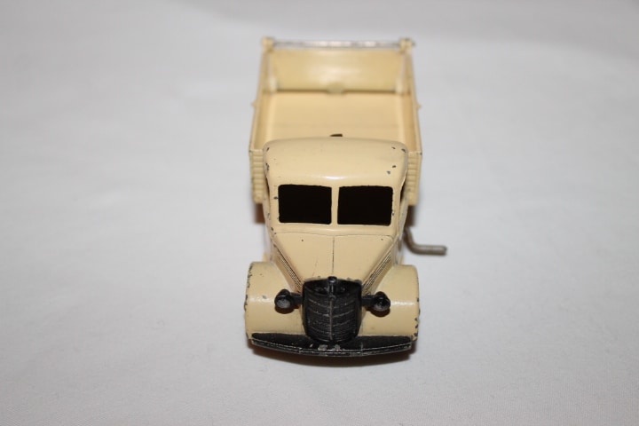 Dinky Toys 25m Bedford Tipper Truck-front