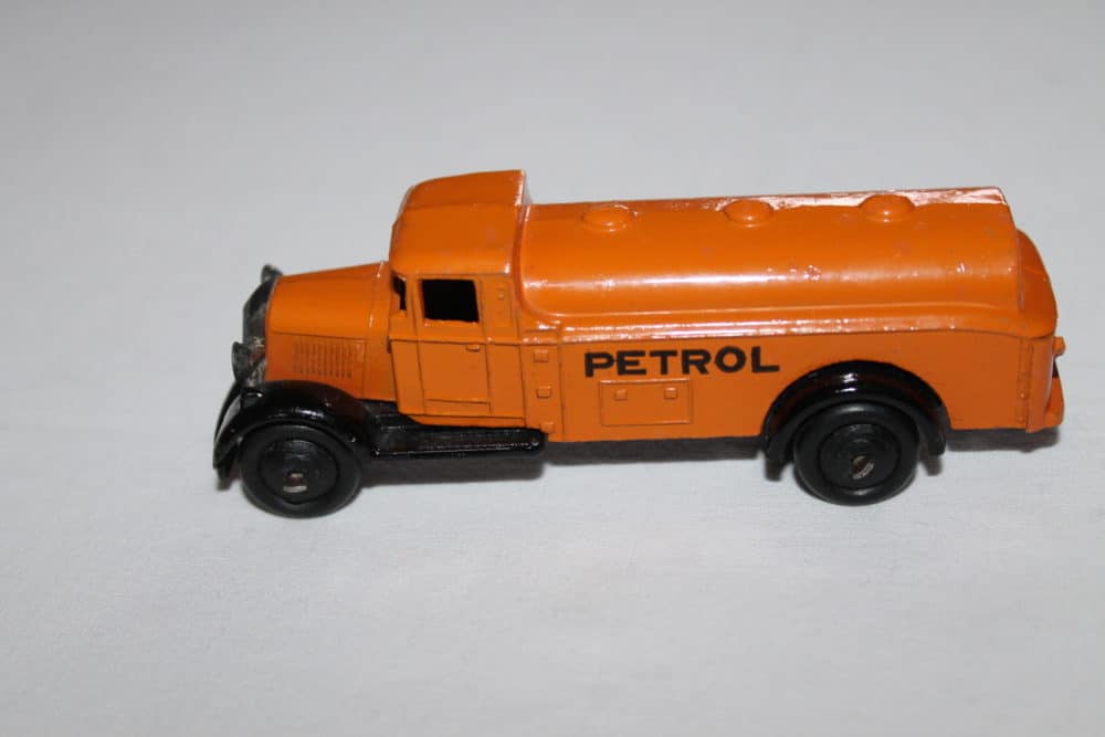 Dinky Toys 025d Petrol Tanker Type 4