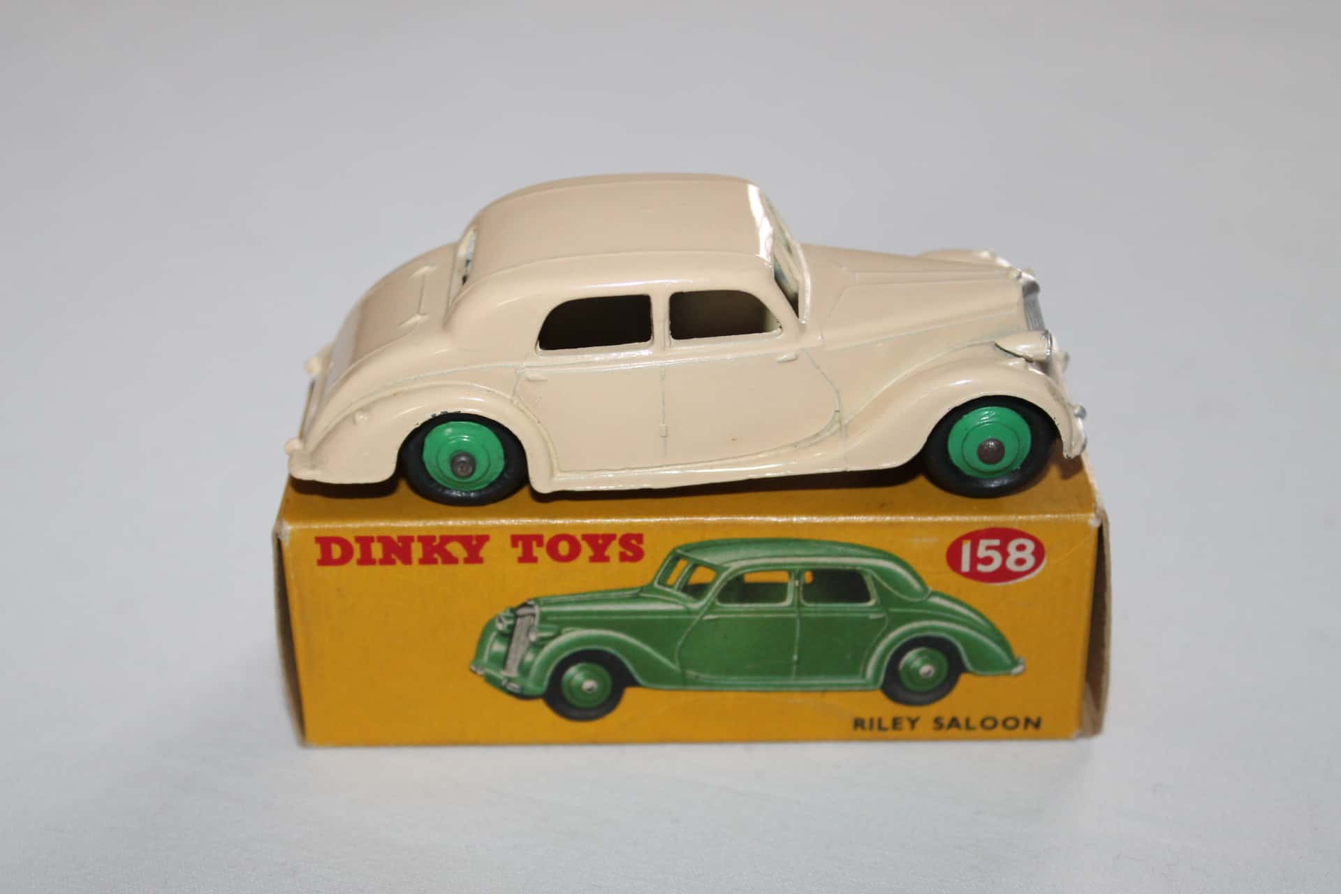 Dinky Toys 158 Riley Saloon Diecast
