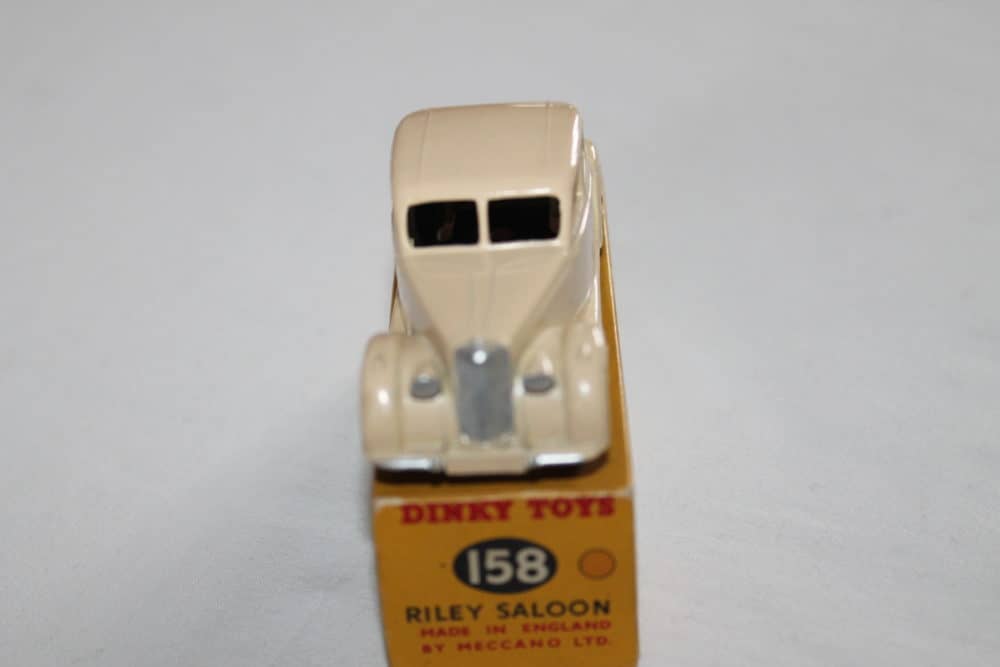 Dinky Toys 158 Riley Saloon-front