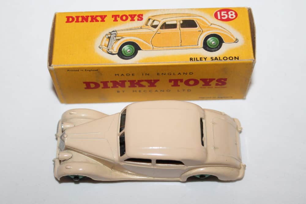 Dinky Toys 158 Riley Saloon-top