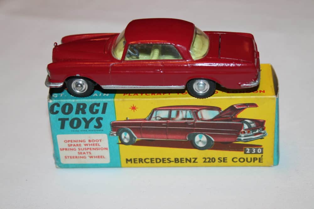 Dinky Toys 230 Mercedes Benz 220 SE Coupe