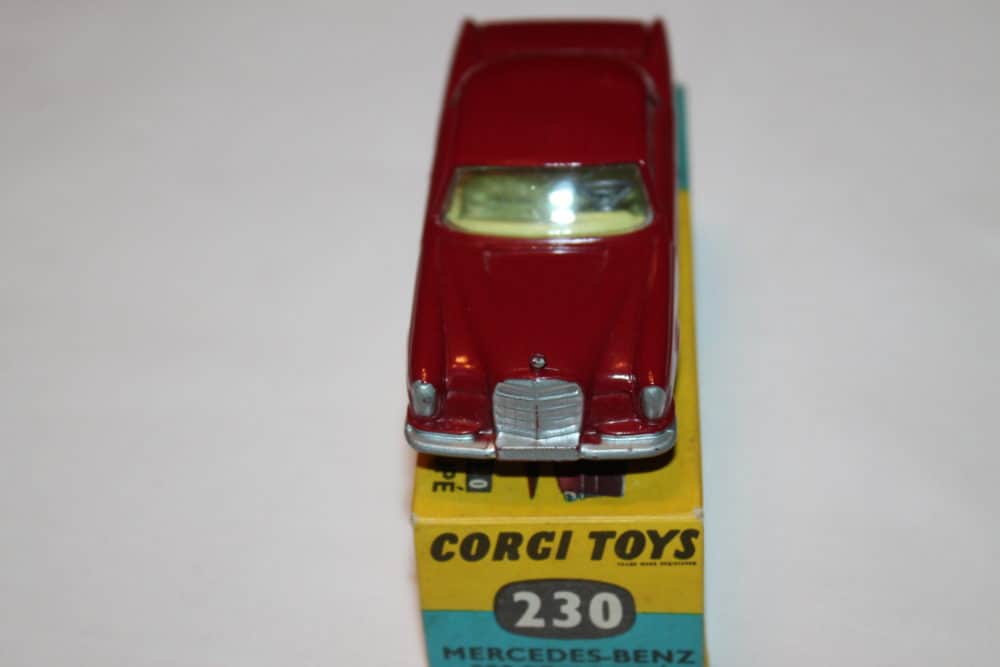 Dinky Toys 230 Mercedes Benz 220 SE Coupe-front