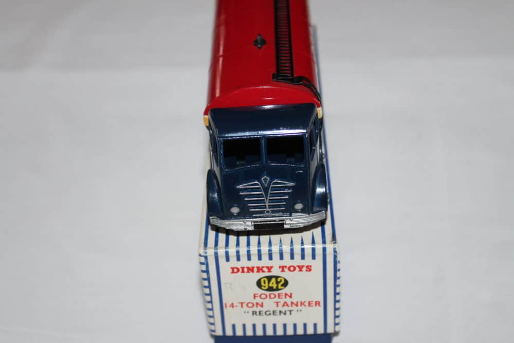 Dinky Toys 942 Foden Regent Tanker-front