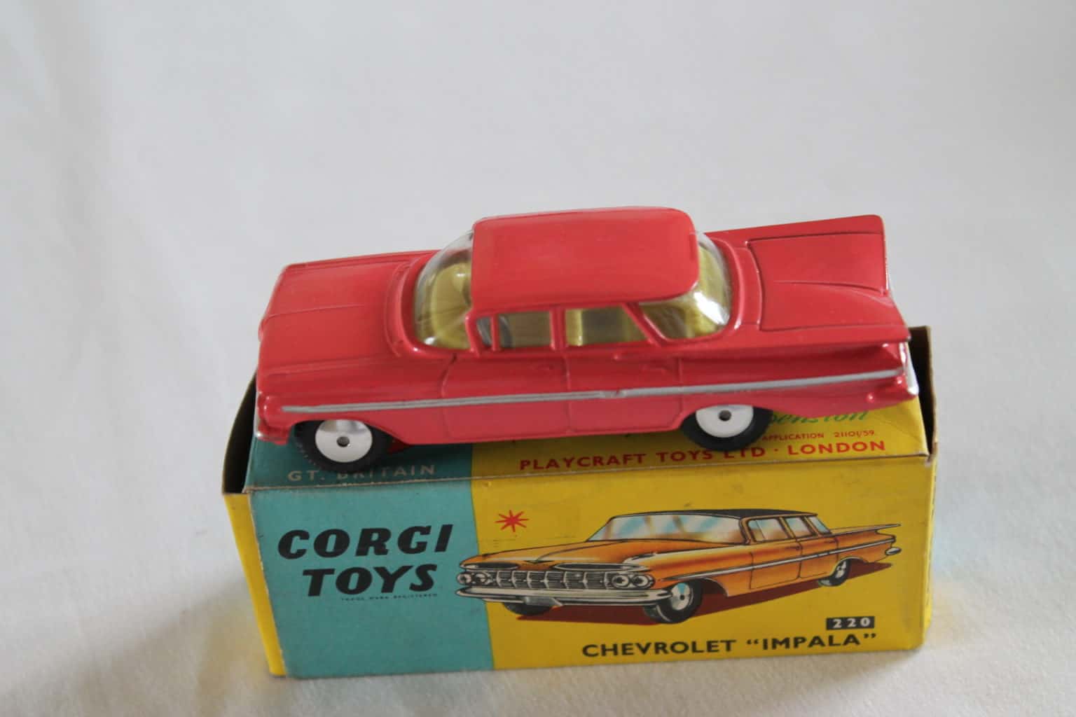 Corgi Toys Chevrolet Impala Rose Et Rouge - Miniature Ancienne
