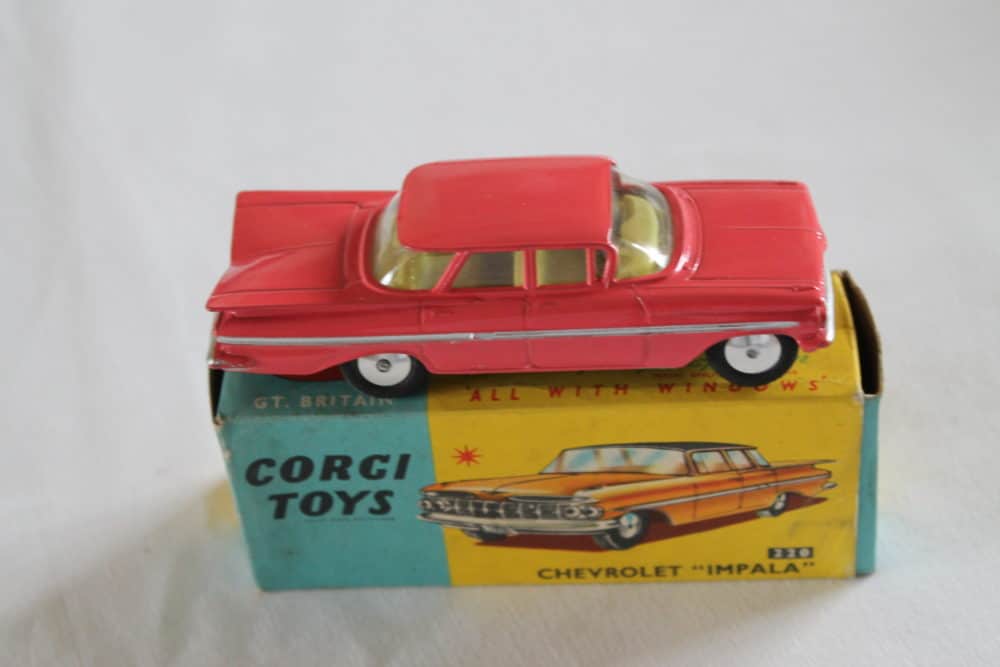 Corgi Toys 220 Chevrolet Impala Early wheels-side