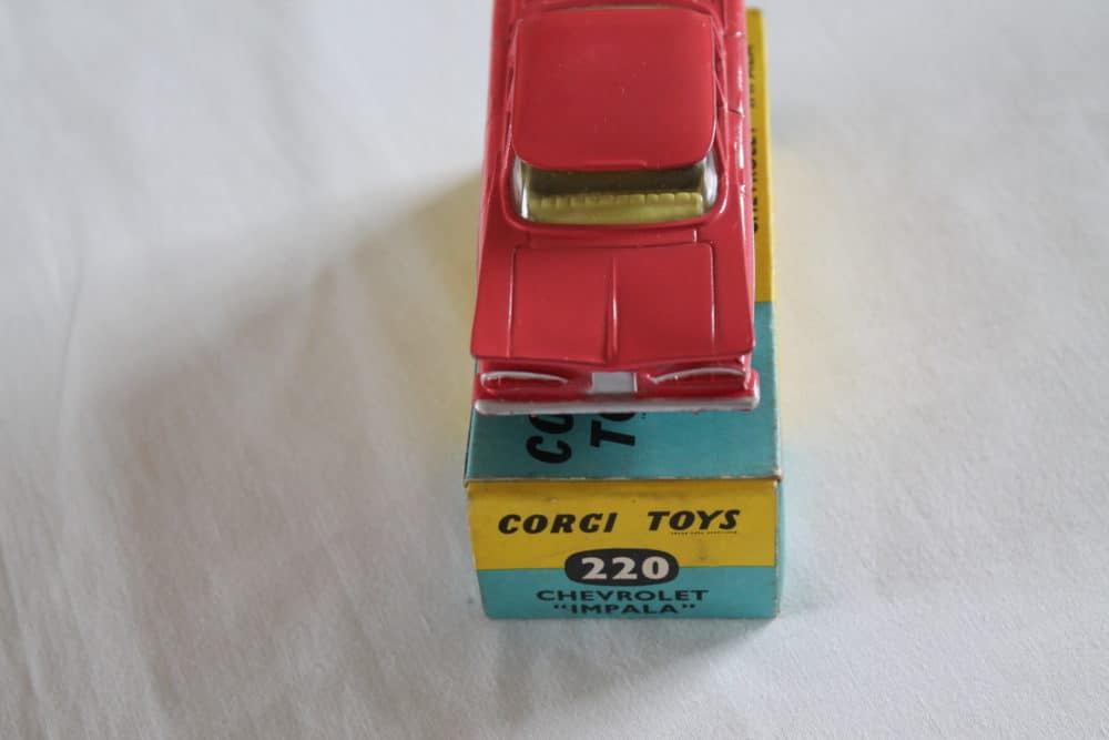 Corgi Toys 220 Chevrolet Impala Early wheels-back
