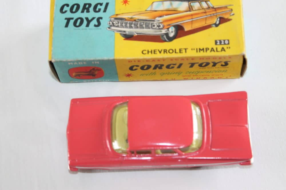 Corgi Toys 220 Chevrolet Impala Early wheels-top