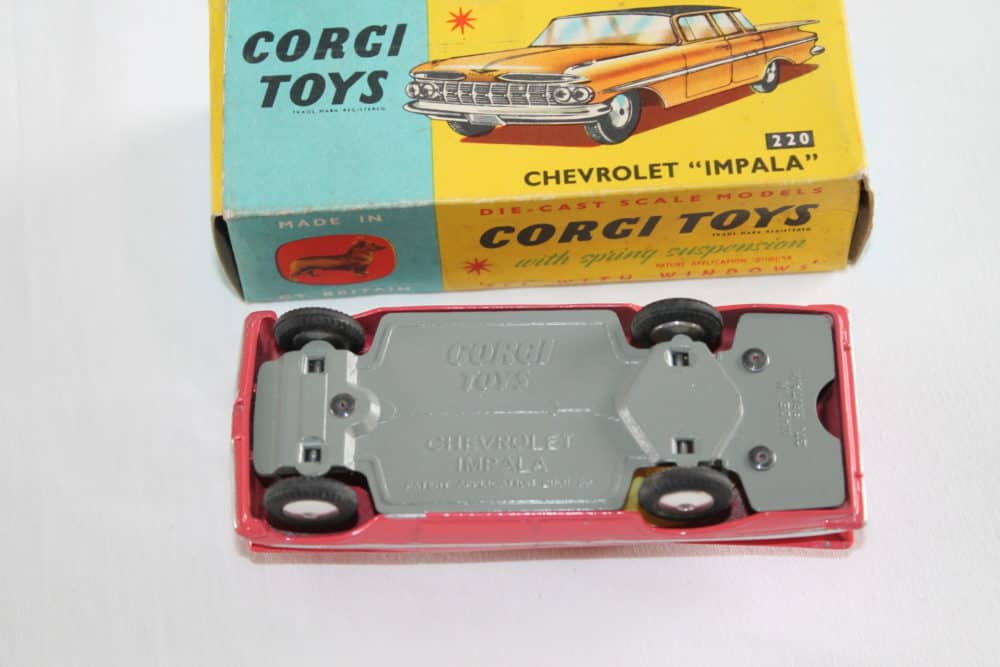Corgi Toys 220 Chevrolet Impala Early wheels-base