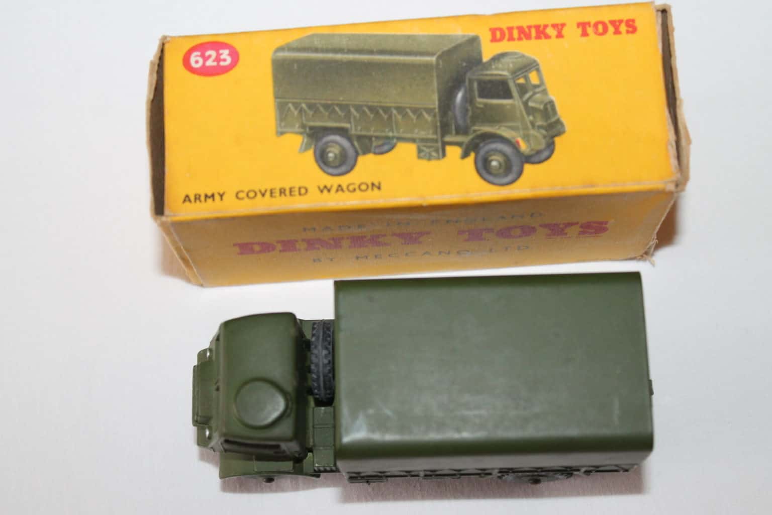 Dinky Toys 1:43 - Militärfahrzeugmodell - Dinky Toys 623 Army Covered Wagon Verpackt
