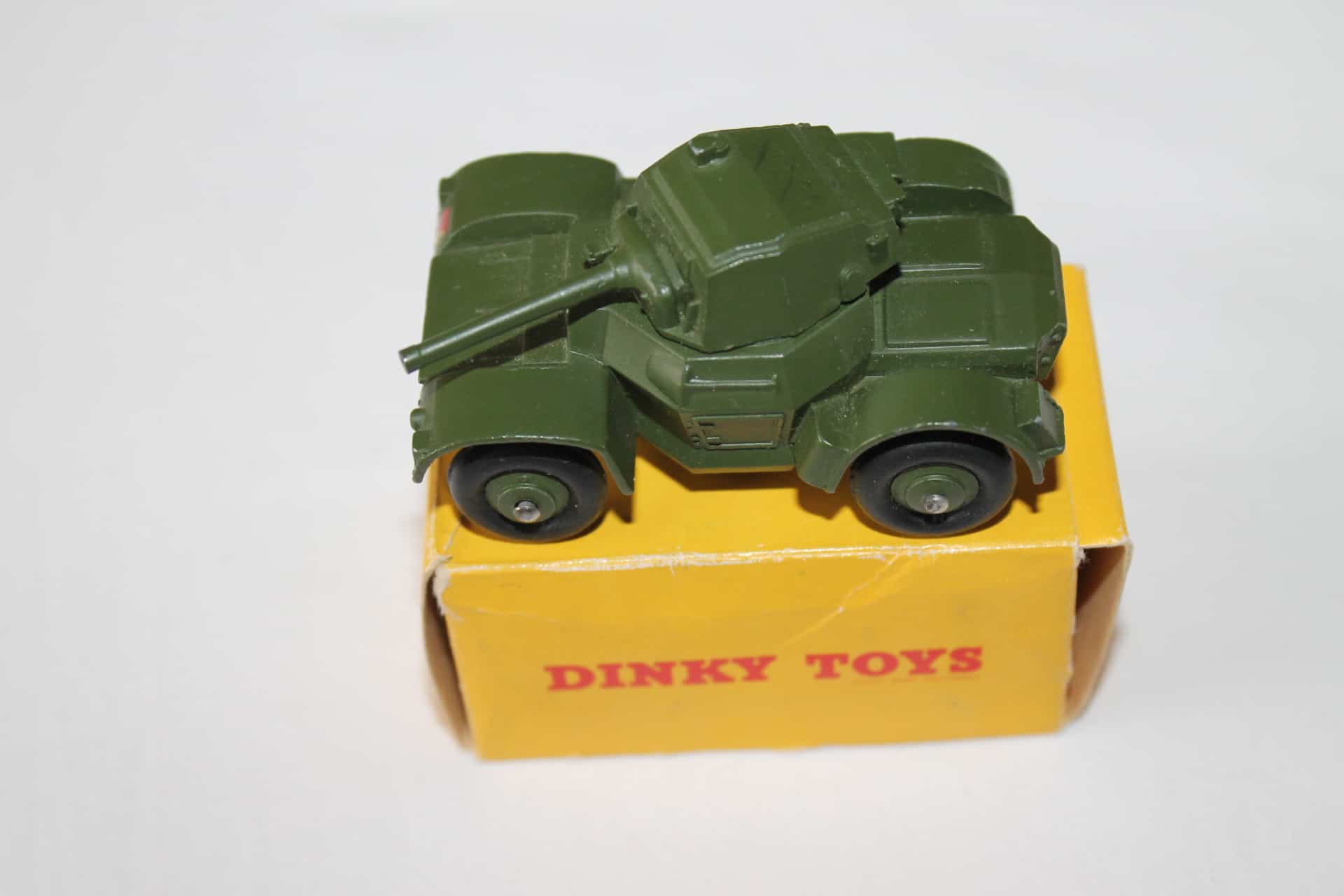 Dinky Toys 670 Armoured Car - Diecast