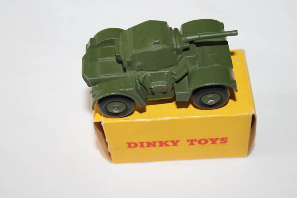 Dinky Toys 670 Armoured Car-side
