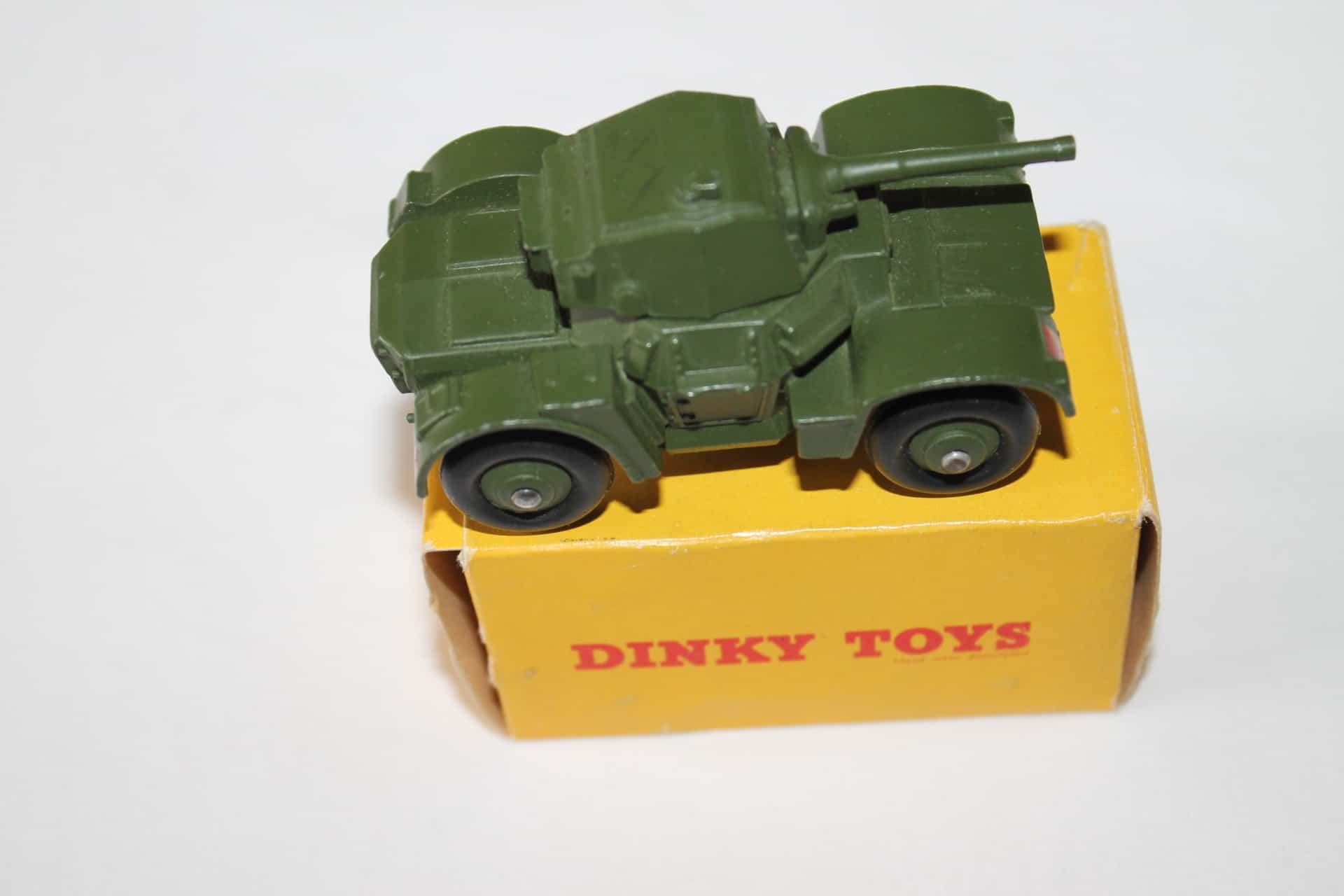 Dinky Toys 670 Armoured Car - Diecast