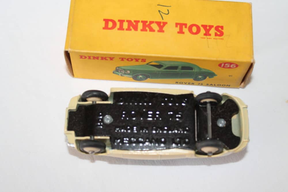 Dinky Toys 156 Rover 75-base