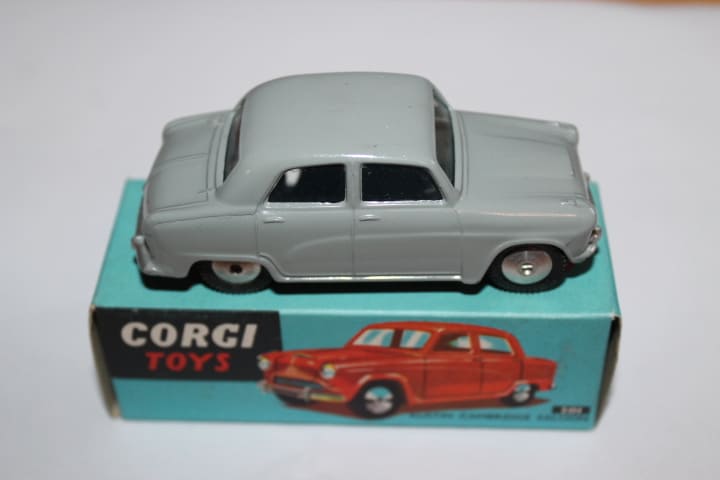 Corgi Toys 201 Austin Cambridge-side