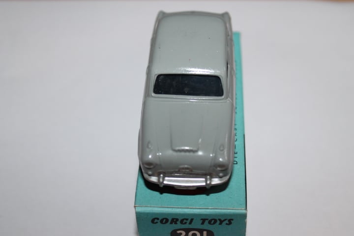 Corgi Toys 201 Austin Cambridge-front
