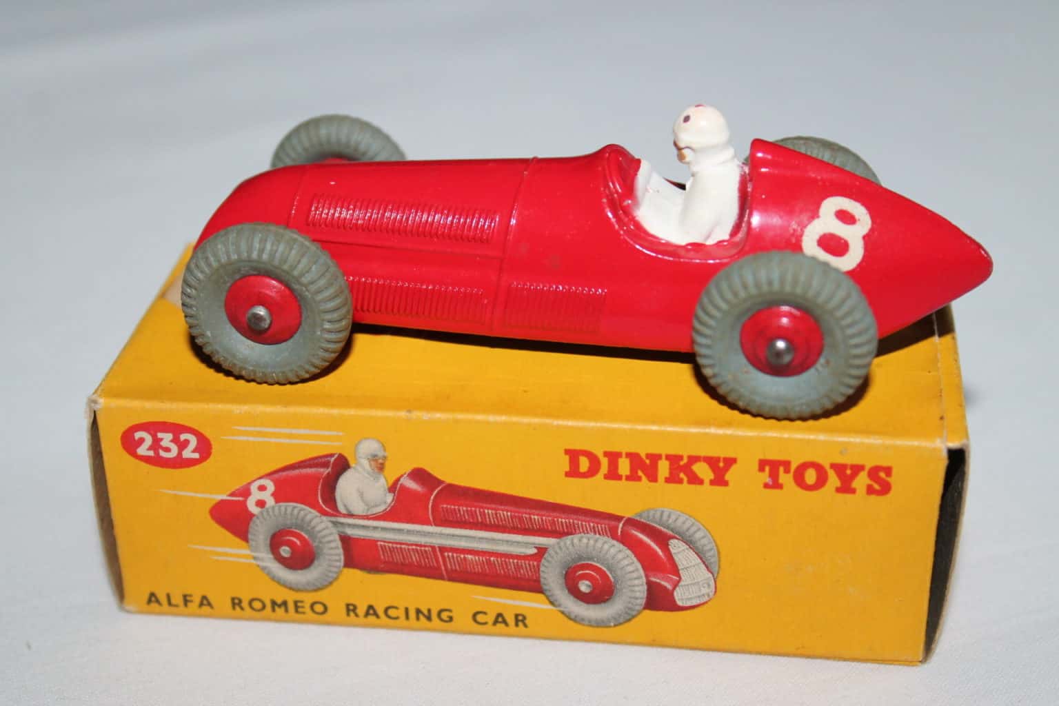Dinky Toys Alfa Romeo 33 Tipo LM – Miniature 1:43, état Bon, Boîte D'origine